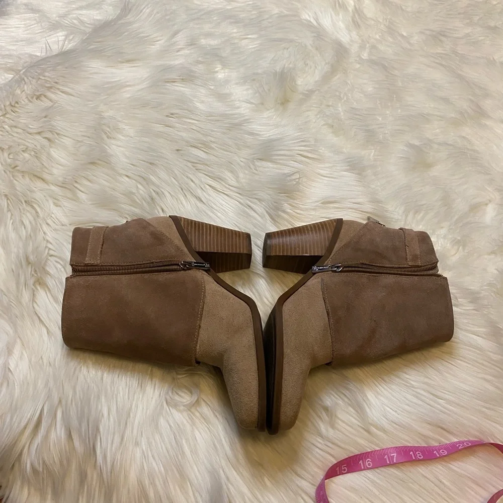 Jessica Simpson size 9.5 Cassley two tone tan heeled booties leather suede